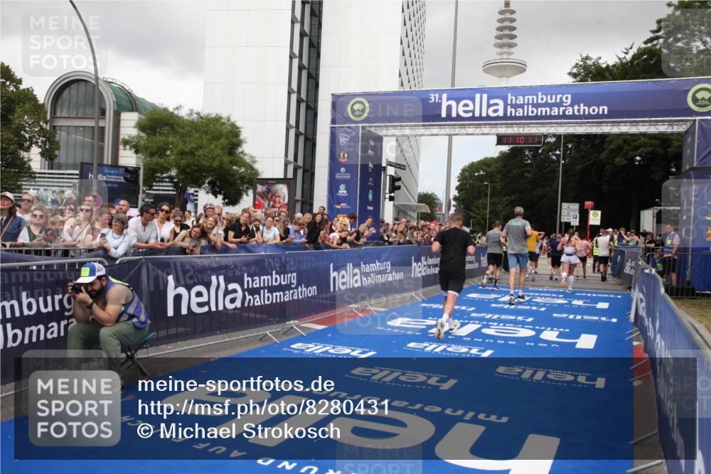 29.06.2025 - hella hamburg halbmarathon Michael Strokosch http://msf.ph/oto/8280431 29.06.2025 11:10:10 Ziel 1729, 3691, 13610, 14384, 18429, 18910 meine-sportfotos.de