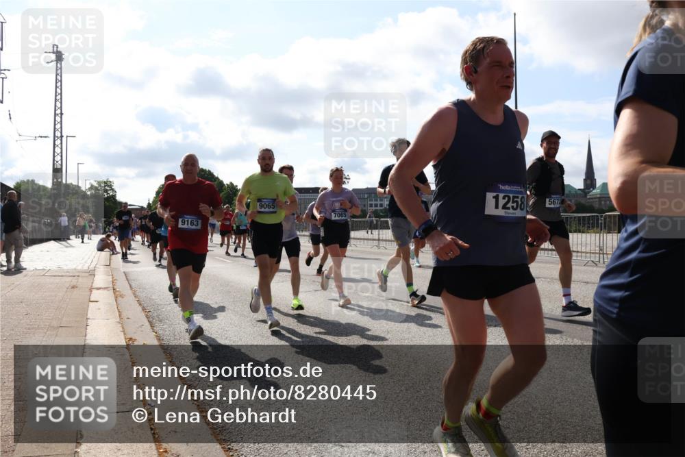 29.06.2025 - hella hamburg halbmarathon Lena Gebhardt http://msf.ph/oto/8280445 29.06.2025 09:58:04 Lombardsbrücke 9065, 7065, 9163, 1258, 5672, 1034, 1094, 1179, 1190, 1258, 1320, 1321, 1335, 1563, 1815, 1870, 2034, 2070, 2138, 2397, 2417, 2448, 2488, 2612, 2636, 2711, 2946, 3058, 3091, 3114, 3251, 3999, 4379, 4814, 4903, 5032, 5093, 5305, 5672, 5775, 6164, 6272, 6355, 6356, 6374, 6569, 6580, 6585, 6628, 6754, 6776, 6897, 7065, 7134, 7409, 7478, 7509, 7594, 7646, 7724, 7856, 7896, 7952, 7973, 7976, 8154, 8508, 8590, 9012, 9057, 9562, 9656, 10084 meine-sportfotos.de