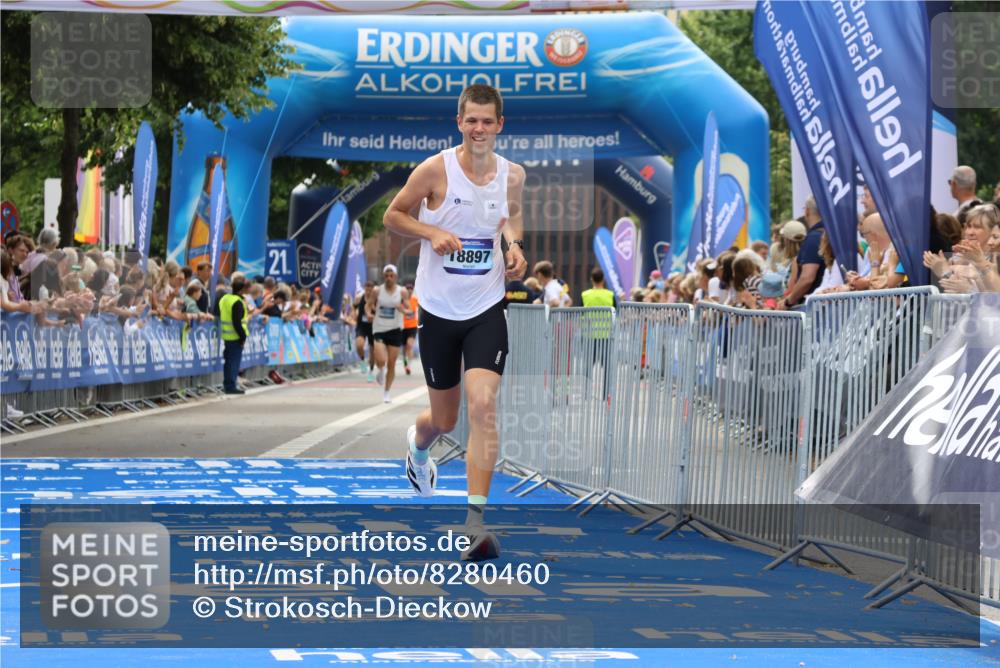 29.06.2025 - hella hamburg halbmarathon Strokosch-Dieckow http://msf.ph/oto/8280460 29.06.2025 10:22:40 Ziel 2618, 3720, 18897 meine-sportfotos.de