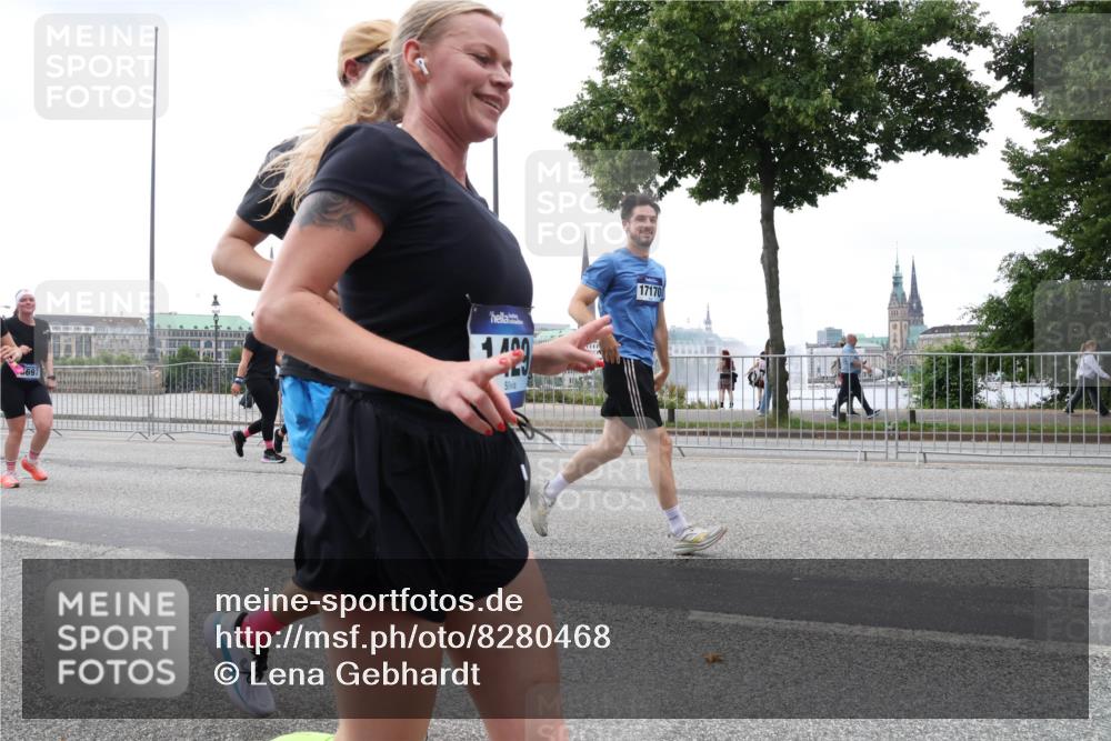29.06.2025 - hella hamburg halbmarathon Lena Gebhardt http://msf.ph/oto/8280468 29.06.2025 10:46:30 Lombardsbrücke 1371, 1375, 1429, 1465, 1532, 1608, 1837, 1999, 2162, 2423, 2500, 2697, 2773, 2813, 2951, 3277, 3406, 3407, 3410, 3469, 3734, 4119, 4202, 4223, 4296, 4342, 4355, 4448, 4604, 5697, 5700, 5703, 5769, 5770, 5854, 5892, 6068, 6124, 6161, 6392, 7303, 7364, 7368, 7374, 7767, 7827, 7894, 7960, 7983, 8047, 8477, 8551, 8700, 9129, 9337, 9445, 9691, 10153, 10230, 11358, 11361, 11876, 11910, 12298, 12333, 12507, 12522, 13969, 14261, 15852, 16882, 16987 meine-sportfotos.de