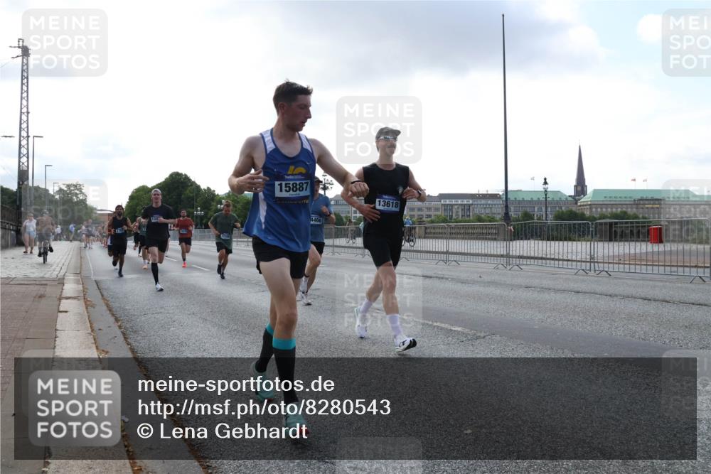 29.06.2025 - hella hamburg halbmarathon Lena Gebhardt http://msf.ph/oto/8280543 29.06.2025 09:45:33 Lombardsbrücke 12301, 15887, 4466, 13618, 57, 1686, 1707, 1758, 1990, 2689, 2746, 3043, 4050, 4129, 4679, 4698, 4749, 5070, 5187, 5328, 5550, 5746, 5826, 6358, 6781, 7272, 7389, 7481, 7651, 7723, 7965, 8190, 8209, 8883, 9137, 9381, 9571, 9634, 10017, 10171, 10486, 10876, 11120, 11169, 11413, 11857, 12049, 12232, 12234, 12308, 12595, 12691, 12900, 12988, 13066, 13343, 13618, 14028, 14140, 14289, 15672, 15883, 16157, 16713, 16818, 17428 meine-sportfotos.de