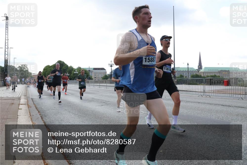 29.06.2025 - hella hamburg halbmarathon Lena Gebhardt http://msf.ph/oto/8280587 29.06.2025 09:45:33 Lombardsbrücke 12308, 15887, 13618, 57, 1686, 1707, 1758, 1990, 2689, 2746, 3043, 4050, 4129, 4679, 4698, 4749, 5070, 5187, 5328, 5550, 5746, 5826, 6358, 6781, 7272, 7389, 7481, 7651, 7723, 7965, 8190, 8209, 8883, 9137, 9381, 9571, 9634, 10017, 10171, 10486, 10876, 11120, 11169, 11413, 11857, 12049, 12232, 12234, 12308, 12595, 12691, 12900, 12988, 13066, 13343, 13618, 14028, 14140, 14289, 15672, 15883, 16157, 16713, 16818, 17428 meine-sportfotos.de