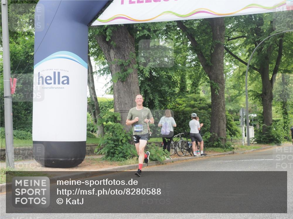 29.06.2025 - hella hamburg halbmarathon KatJ http://msf.ph/oto/8280588 29.06.2025 10:10:40 Zwischen KM18-KM19  meine-sportfotos.de