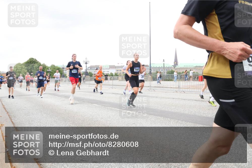 29.06.2025 - hella hamburg halbmarathon Lena Gebhardt http://msf.ph/oto/8280608 29.06.2025 10:54:54 Lombardsbrücke 10471, 16443, 5882, 1013, 1198, 2084, 2090, 2244, 2452, 2532, 2566, 2586, 2632, 3002, 3274, 3761, 3795, 3857, 4191, 4192, 4971, 5185, 5216, 5392, 5500, 5727, 5882, 5933, 5993, 6023, 6279, 6395, 6396, 6839, 6944, 6982, 7238, 7986, 8012, 8186, 9521, 9596, 10109, 10331, 10471, 10686, 11033, 11226, 11287, 11567, 11569, 11737, 11788, 11908, 12147, 12148, 12240, 12268, 12270, 12930, 13272, 13283, 13548, 13944, 13945, 13979, 13980, 14515 meine-sportfotos.de