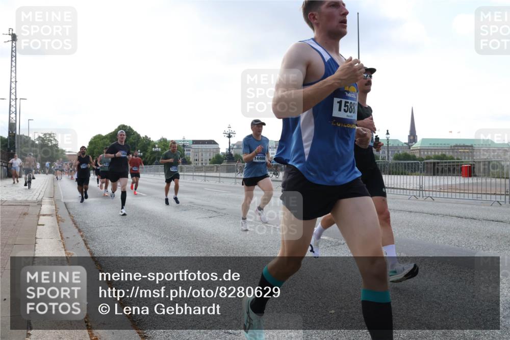 29.06.2025 - hella hamburg halbmarathon Lena Gebhardt http://msf.ph/oto/8280629 29.06.2025 09:45:33 Lombardsbrücke 1707, 12308, 14466, 1588, 57, 1686, 1707, 1758, 1990, 2689, 2746, 3043, 4050, 4129, 4679, 4698, 4749, 5070, 5187, 5328, 5550, 5746, 5826, 6358, 6781, 7272, 7389, 7481, 7651, 7723, 7965, 8190, 8209, 8883, 9137, 9381, 9571, 9634, 10017, 10171, 10486, 10876, 11120, 11169, 11413, 11857, 12049, 12232, 12234, 12308, 12595, 12691, 12900, 12988, 13066, 13343, 13618, 14028, 14140, 14289, 15672, 15883, 16157, 16713, 16818, 17428 meine-sportfotos.de
