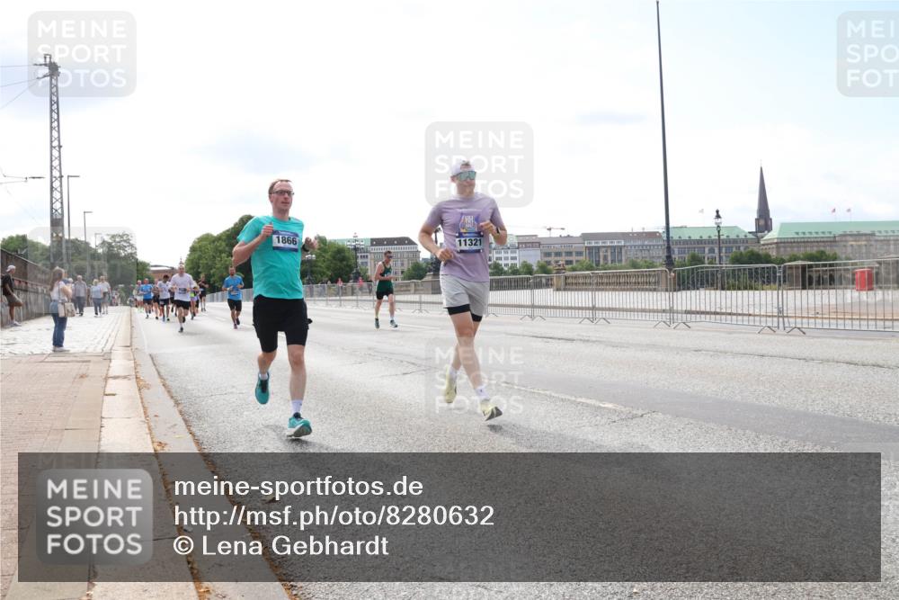 29.06.2025 - hella hamburg halbmarathon Lena Gebhardt http://msf.ph/oto/8280632 29.06.2025 10:11:35 Lombardsbrücke 1328, 1531, 1723, 1866, 1992, 3363, 3837, 4227, 5254, 5379, 5605, 7271, 7571, 8115, 8171, 8206, 8207, 8368, 8561, 8807, 8810, 9119, 9191, 9428, 10042, 10196, 10372, 10428, 11149, 11321, 11507, 11755, 12286, 12473, 13177, 13203, 13603, 13939, 14008, 14149, 14384, 15009, 15252, 15797, 15908, 15945, 16383, 17080, 17142, 17638, 17774, 17787, 17866, 18278, 18382, 19172, 19241 meine-sportfotos.de