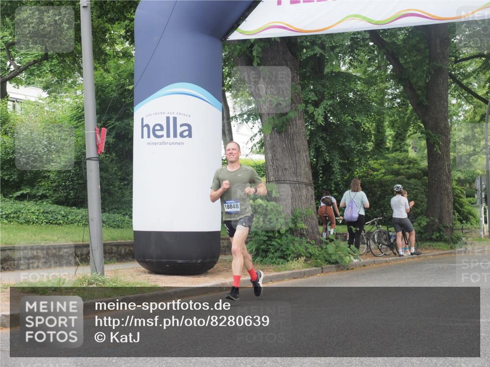 29.06.2025 - hella hamburg halbmarathon KatJ http://msf.ph/oto/8280639 29.06.2025 10:10:41 Zwischen KM18-KM19  meine-sportfotos.de
