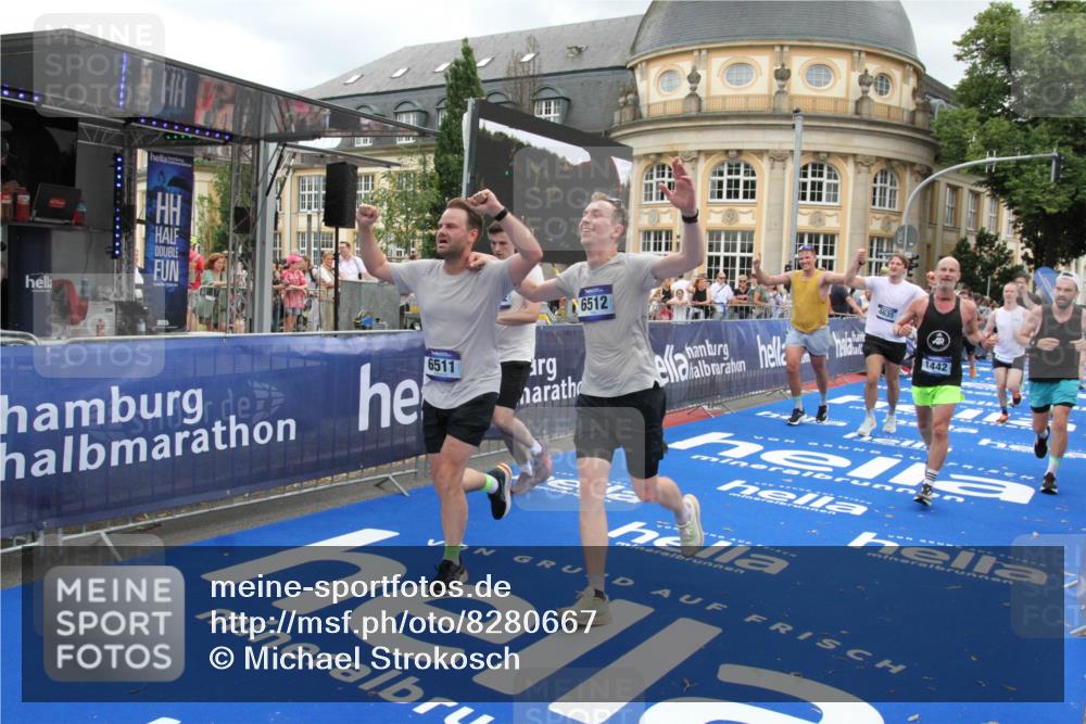 29.06.2025 - hella hamburg halbmarathon Michael Strokosch http://msf.ph/oto/8280667 29.06.2025 10:54:28 Ziel 1267, 1442, 3426, 4635, 4868, 6511, 6512, 7129, 8772, 11009, 11797, 11799, 12321, 12362, 13289, 15946, 16327, 16879, 17698, 18268, 19067 meine-sportfotos.de