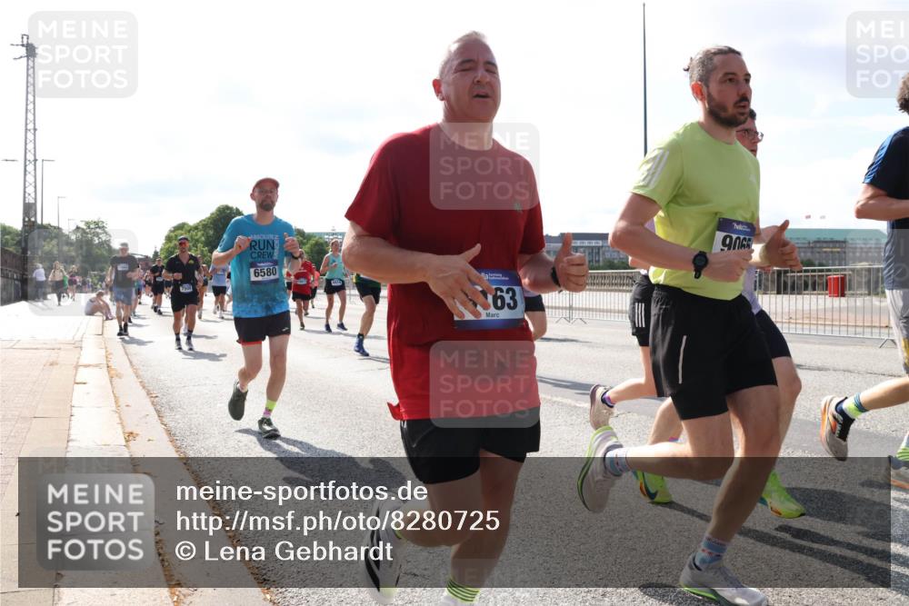 29.06.2025 - hella hamburg halbmarathon Lena Gebhardt http://msf.ph/oto/8280725 29.06.2025 09:58:05 Lombardsbrücke 6580, 63, 906, 1034, 1094, 1179, 1190, 1258, 1320, 1321, 1335, 1563, 1815, 1870, 2034, 2070, 2138, 2397, 2417, 2448, 2488, 2612, 2636, 2711, 2946, 3058, 3091, 3114, 3251, 3999, 4379, 4814, 4903, 5032, 5093, 5305, 5672, 5721, 5775, 6164, 6272, 6355, 6356, 6374, 6569, 6580, 6585, 6628, 6754, 6776, 6897, 7065, 7134, 7409, 7478, 7509, 7594, 7646, 7724, 7856, 7896, 7952, 7973, 7976, 8154, 8508, 8590, 9012, 9057, 9562, 9656, 10084 meine-sportfotos.de