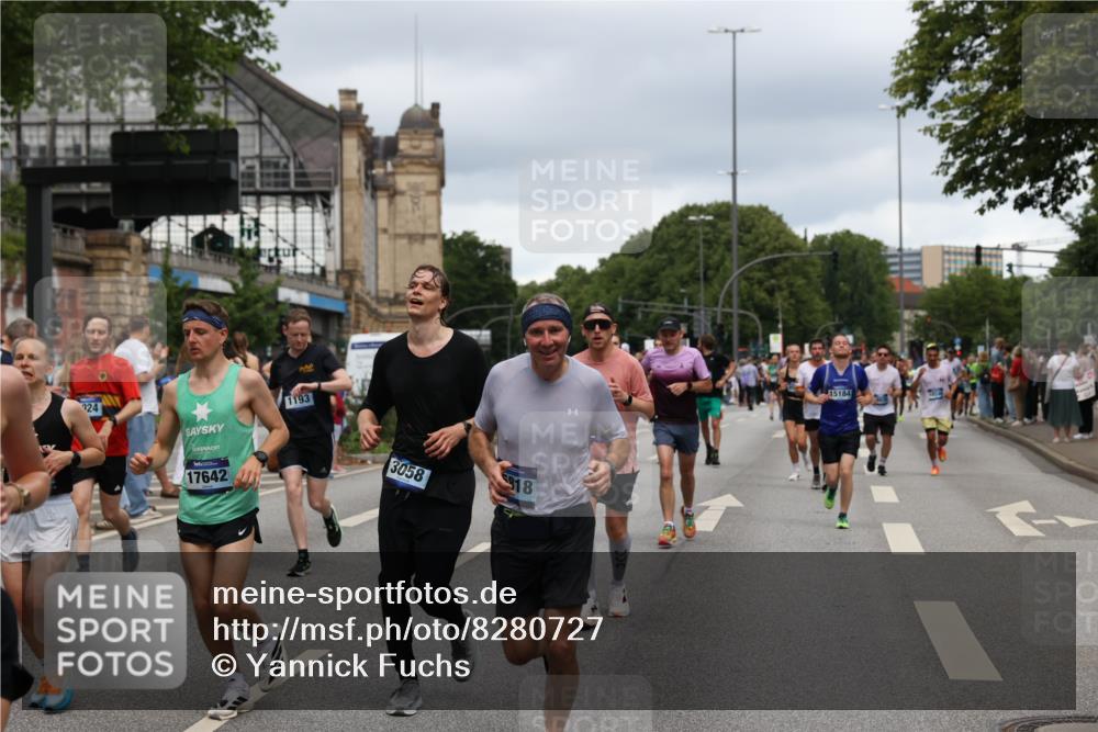 29.06.2025 - hella hamburg halbmarathon Yannick Fuchs http://msf.ph/oto/8280727 29.06.2025 10:49:43 20KM 1179, 1180, 1193, 1834, 2612, 2982, 3058, 3668, 4951, 5643, 5672, 6569, 6591, 6924, 7147, 7594, 7742, 7976, 8255, 8573, 8639, 9361, 9562, 11039, 11309, 12196, 12545, 13474, 14365, 15184, 15484, 15584, 15818, 15884, 16176, 16375, 16401, 16521, 16786, 17133, 17259, 17615, 17640, 17642, 17734, 18064, 18125, 18212, 18325, 18340, 18495, 18741, 18746, 18835, 19120, 19152 meine-sportfotos.de