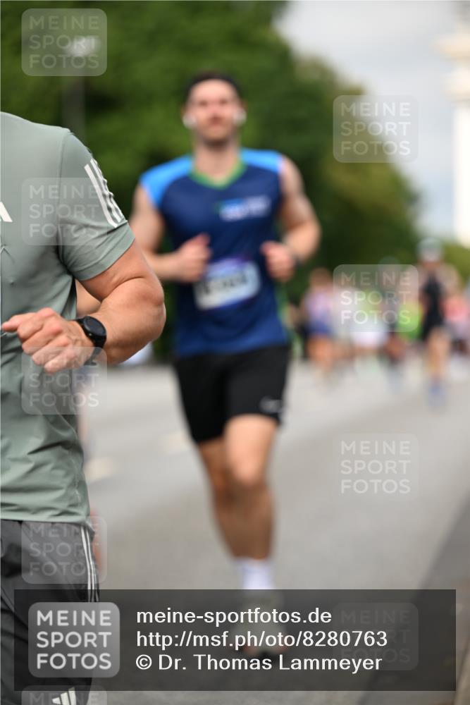 29.06.2025 - hella hamburg halbmarathon Dr. Thomas Lammeyer http://msf.ph/oto/8280763 29.06.2025 10:15:46 Kennedybrücke 1062, 1790, 2661, 3837, 5254, 6966, 7370, 7474, 7571, 8368, 9119, 9254, 10042, 10428 meine-sportfotos.de