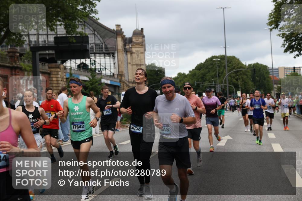 29.06.2025 - hella hamburg halbmarathon Yannick Fuchs http://msf.ph/oto/8280789 29.06.2025 10:49:43 20KM 1179, 1180, 1193, 1834, 2612, 2982, 3058, 3668, 4951, 5643, 5672, 6569, 6591, 6924, 7147, 7594, 7742, 7976, 8255, 8573, 8639, 9361, 9562, 11039, 11309, 12196, 12545, 13474, 14365, 15184, 15484, 15584, 15818, 15884, 16176, 16375, 16401, 16521, 16786, 17133, 17259, 17615, 17640, 17642, 17734, 18064, 18125, 18212, 18325, 18340, 18495, 18741, 18746, 18835, 19120, 19152 meine-sportfotos.de