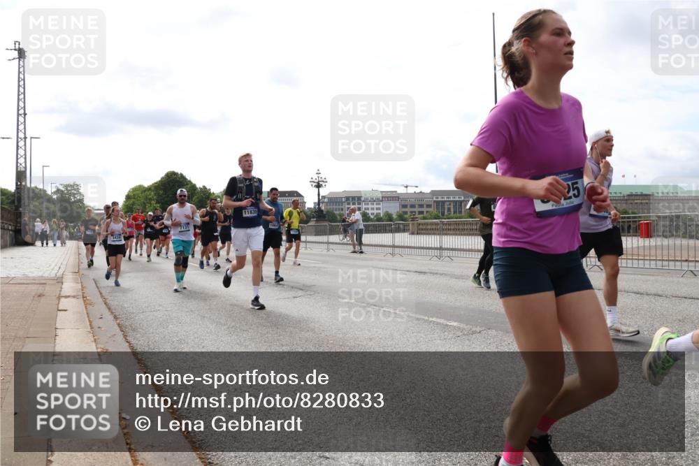 29.06.2025 - hella hamburg halbmarathon Lena Gebhardt http://msf.ph/oto/8280833 29.06.2025 10:20:30 Lombardsbrücke 7131, 3434, 11835, 10647, 25, 1011, 1046, 1069, 1471, 1474, 2053, 2064, 2101, 2325, 2478, 2834, 3278, 3434, 3733, 3781, 3842, 4154, 4166, 4288, 4422, 4585, 4614, 4737, 4739, 4754, 4869, 5181, 5556, 5625, 5659, 5811, 5812, 5831, 5937, 6608, 6951, 7018, 7101, 7131, 7519, 7739, 7744, 8025, 8387, 8462, 8588, 8738, 8940, 9136, 9196, 9722, 9735, 9873, 10041, 10050, 10350, 10414, 10550, 10595, 10613, 10647, 10701, 10754, 11028, 11100, 11603, 11835, 11995 meine-sportfotos.de