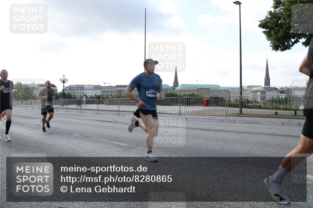 29.06.2025 - hella hamburg halbmarathon Lena Gebhardt http://msf.ph/oto/8280865 29.06.2025 09:45:34 Lombardsbrücke 13066, 12308, 14466, 57, 1686, 1707, 1758, 1990, 2689, 2746, 3043, 4050, 4129, 4679, 4698, 4749, 5070, 5187, 5328, 5550, 5746, 5826, 6358, 6781, 6878, 7272, 7389, 7481, 7651, 7723, 7965, 8190, 8209, 8883, 9137, 9381, 9571, 9634, 10017, 10171, 10270, 10484, 10486, 10876, 11120, 11169, 11413, 11857, 12049, 12232, 12234, 12308, 12595, 12691, 12988, 13066, 13343, 13618, 13686, 14028, 14140, 14289, 15672, 15883, 16157, 16713, 16818, 17428 meine-sportfotos.de