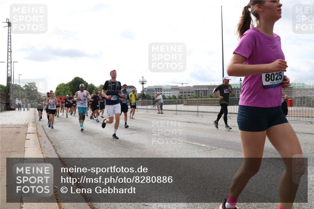 29.06.2025 - hella hamburg halbmarathon Lena Gebhardt http://msf.ph/oto/8280886 29.06.2025 10:20:30 Lombardsbrücke 3434, 7131, 1835, 8025, 1011, 1046, 1069, 1471, 1474, 2053, 2064, 2101, 2325, 2478, 2834, 3278, 3434, 3733, 3781, 3842, 4154, 4166, 4288, 4422, 4585, 4614, 4737, 4739, 4754, 4869, 5181, 5556, 5625, 5659, 5811, 5812, 5831, 5937, 6608, 6951, 7018, 7101, 7131, 7519, 7739, 7744, 8025, 8387, 8462, 8588, 8738, 8940, 9136, 9196, 9722, 9735, 9873, 10041, 10050, 10350, 10414, 10550, 10595, 10613, 10647, 10701, 10754, 11028, 11100, 11603, 11835, 11995 meine-sportfotos.de