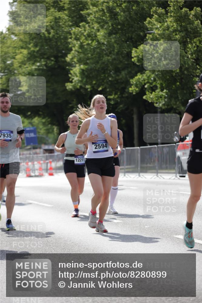 29.06.2025 - hella hamburg halbmarathon Jannik Wohlers http://msf.ph/oto/8280899 29.06.2025 10:02:52 Lombardsbrücke 1114, 1135, 1138, 1414, 1450, 2594, 2619, 2780, 2782, 3572, 4511, 6208, 6453, 7210, 7211, 7290, 7706, 7935, 9439, 9453, 10824, 11556, 12169, 12177, 12211, 12212, 12843, 13036, 13474, 13664, 13732, 13857, 13874, 14225, 14493, 16355, 16605, 17096, 18028 meine-sportfotos.de