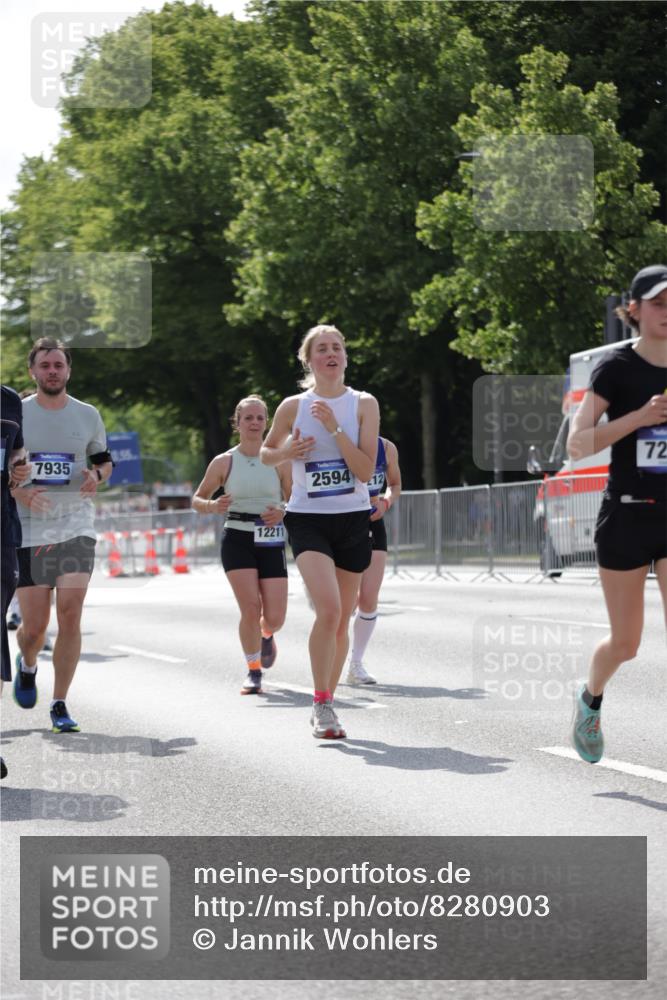 29.06.2025 - hella hamburg halbmarathon Jannik Wohlers http://msf.ph/oto/8280903 29.06.2025 10:02:52 Lombardsbrücke 1114, 1135, 1138, 1414, 1450, 2594, 2619, 2780, 2782, 3572, 4511, 6208, 6453, 7210, 7211, 7290, 7706, 7935, 9439, 9453, 10824, 11556, 12169, 12177, 12211, 12212, 12843, 13036, 13474, 13664, 13732, 13857, 13874, 14225, 14493, 16355, 16605, 17096, 18028 meine-sportfotos.de
