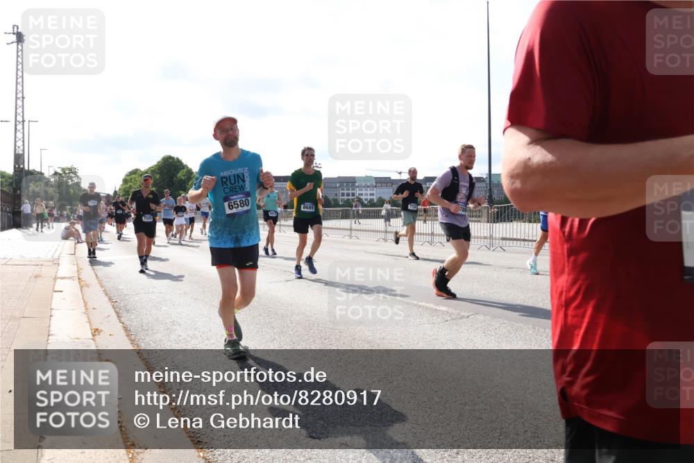 29.06.2025 - hella hamburg halbmarathon Lena Gebhardt http://msf.ph/oto/8280917 29.06.2025 09:58:06 Lombardsbrücke 6580, 4814, 8689, 1034, 1094, 1179, 1190, 1258, 1320, 1321, 1335, 1563, 1815, 1870, 2034, 2070, 2138, 2397, 2417, 2448, 2488, 2612, 2636, 2711, 2946, 3058, 3091, 3114, 3251, 4379, 4814, 4903, 5032, 5093, 5305, 5672, 5721, 5775, 6164, 6272, 6355, 6356, 6569, 6580, 6585, 6628, 6754, 6776, 6897, 7065, 7134, 7409, 7478, 7509, 7594, 7646, 7724, 7856, 7896, 7952, 7973, 7976, 8154, 8311, 8508, 8590, 9012, 9057, 9562, 9656, 10084 meine-sportfotos.de