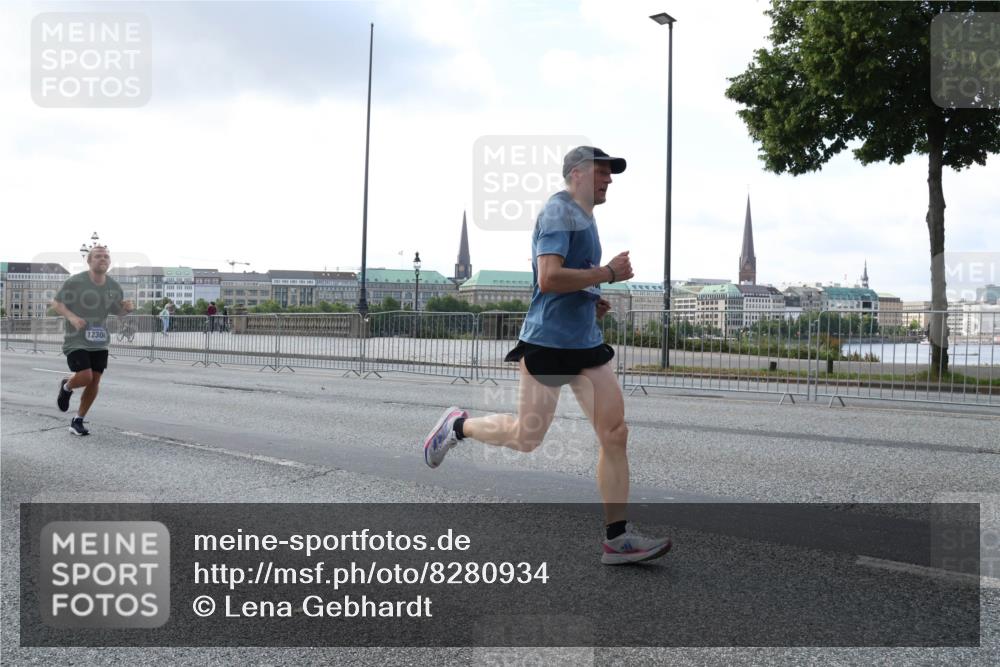 29.06.2025 - hella hamburg halbmarathon Lena Gebhardt http://msf.ph/oto/8280934 29.06.2025 09:45:34 Lombardsbrücke 1230, 57, 1686, 1707, 1758, 1990, 2689, 2746, 3043, 4050, 4129, 4679, 4698, 4749, 5070, 5187, 5328, 5550, 5746, 5826, 6358, 6781, 6878, 7272, 7389, 7481, 7651, 7723, 7965, 8190, 8209, 8883, 9137, 9381, 9571, 9634, 10017, 10171, 10270, 10484, 10486, 10876, 11120, 11169, 11413, 11857, 12049, 12232, 12234, 12308, 12595, 12691, 12988, 13066, 13343, 13618, 13686, 14028, 14140, 14289, 15672, 15883, 16157, 16713, 16818, 17428 meine-sportfotos.de