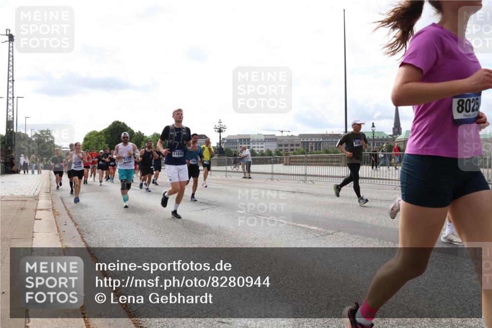 29.06.2025 - hella hamburg halbmarathon Lena Gebhardt http://msf.ph/oto/8280944 29.06.2025 10:20:30 Lombardsbrücke 3434, 7131, 11835, 8025, 1011, 1046, 1069, 1471, 1474, 2053, 2064, 2101, 2325, 2478, 2834, 3278, 3434, 3733, 3781, 3842, 4154, 4166, 4288, 4422, 4585, 4614, 4737, 4739, 4754, 4869, 5181, 5556, 5625, 5659, 5811, 5812, 5831, 5937, 6608, 6951, 7018, 7101, 7131, 7519, 7739, 7744, 8025, 8387, 8462, 8588, 8738, 8940, 9136, 9196, 9722, 9735, 9873, 10041, 10050, 10350, 10414, 10550, 10595, 10613, 10647, 10701, 10754, 11028, 11100, 11603, 11835, 11995 meine-sportfotos.de