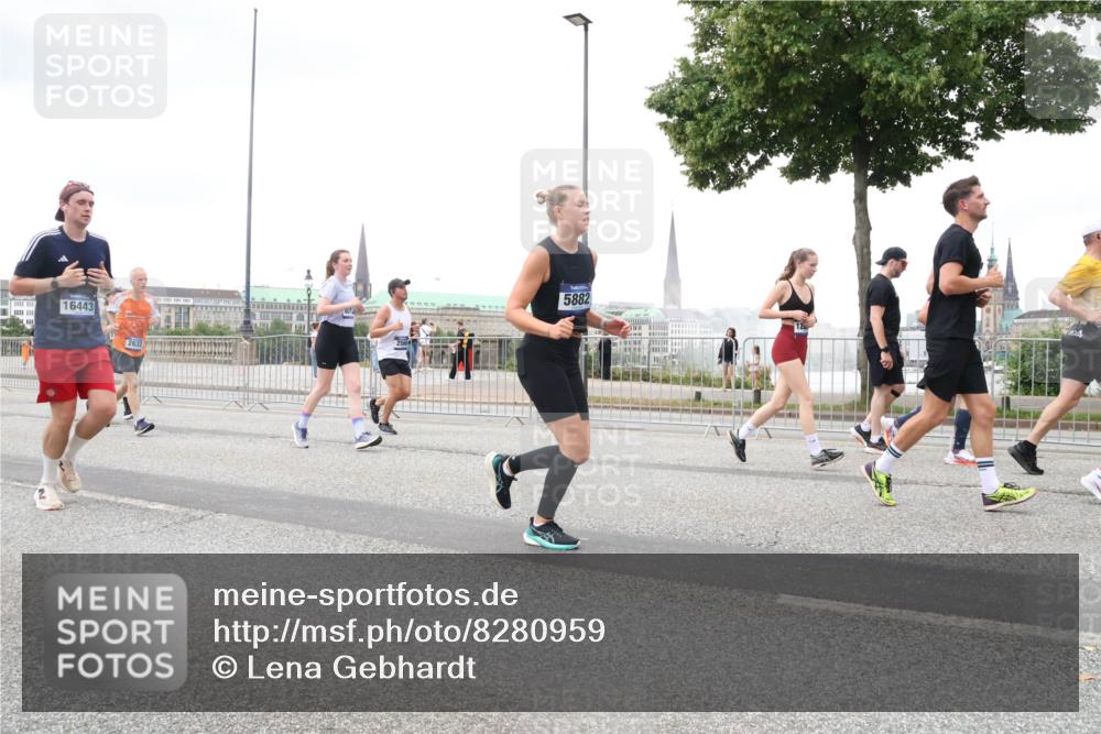 29.06.2025 - hella hamburg halbmarathon Lena Gebhardt http://msf.ph/oto/8280959 29.06.2025 10:54:56 Lombardsbrücke 5882, 16443, 24, 1013, 1198, 2084, 2090, 2244, 2452, 2532, 2566, 2586, 2632, 3002, 3274, 3761, 3795, 4039, 4191, 4192, 4971, 5185, 5216, 5392, 5500, 5727, 5882, 5993, 6023, 6279, 6395, 6396, 6839, 6944, 6982, 7219, 7238, 7766, 7986, 8012, 8186, 8403, 8519, 9521, 9596, 10109, 10331, 10458, 10471, 10686, 11033, 11226, 11287, 11567, 11569, 11737, 11788, 11908, 12147, 12148, 12240, 12268, 12270, 12930, 13272, 13283, 13548, 13944, 13945, 13979, 13980, 14515 meine-sportfotos.de