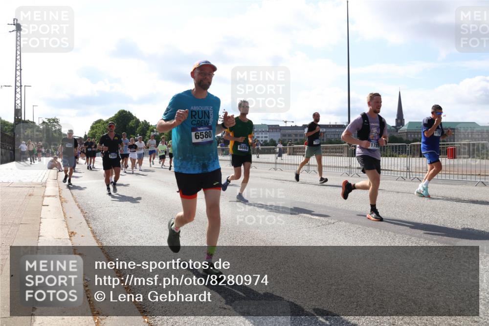 29.06.2025 - hella hamburg halbmarathon Lena Gebhardt http://msf.ph/oto/8280974 29.06.2025 09:58:06 Lombardsbrücke 7509, 6580, 8689, 8861, 1789, 1175, 1034, 1094, 1179, 1190, 1258, 1320, 1321, 1335, 1563, 1815, 1870, 2034, 2070, 2138, 2397, 2417, 2448, 2488, 2612, 2636, 2711, 2946, 3058, 3091, 3114, 3251, 4379, 4814, 4903, 5032, 5093, 5305, 5672, 5721, 5775, 6164, 6272, 6355, 6356, 6569, 6580, 6585, 6628, 6754, 6776, 6897, 7065, 7134, 7409, 7478, 7509, 7594, 7646, 7724, 7856, 7896, 7952, 7973, 7976, 8154, 8311, 8508, 8590, 9012, 9057, 9562, 9656, 10084 meine-sportfotos.de