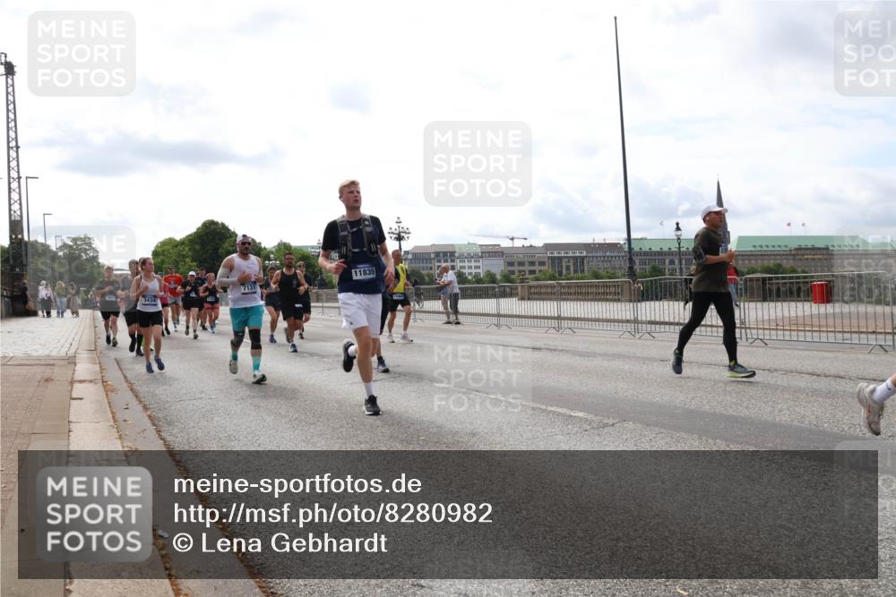 29.06.2025 - hella hamburg halbmarathon Lena Gebhardt http://msf.ph/oto/8280982 29.06.2025 10:20:31 Lombardsbrücke 3434, 7131, 11835, 15447, 1011, 1046, 1069, 1471, 1474, 2053, 2064, 2101, 2325, 2478, 2834, 3247, 3278, 3434, 3733, 3781, 3842, 4154, 4166, 4288, 4422, 4585, 4614, 4737, 4739, 4754, 4869, 5181, 5556, 5625, 5659, 5811, 5812, 5831, 5937, 6608, 6951, 7018, 7101, 7131, 7739, 7744, 8025, 8387, 8462, 8588, 8738, 8940, 9136, 9196, 9722, 9735, 9873, 10041, 10050, 10350, 10414, 10550, 10595, 10613, 10647, 10701, 10754, 11100, 11603, 11835, 11995 meine-sportfotos.de