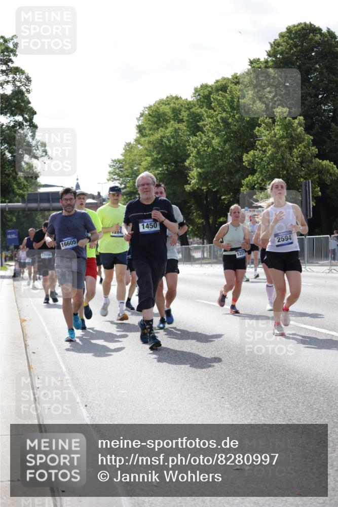 29.06.2025 - hella hamburg halbmarathon Jannik Wohlers http://msf.ph/oto/8280997 29.06.2025 10:02:53 Lombardsbrücke 1114, 1135, 1138, 1414, 1450, 1885, 2594, 2619, 2782, 3572, 4511, 6453, 7210, 7211, 7290, 7706, 7935, 9439, 9453, 10824, 11556, 12177, 12211, 12212, 12843, 13036, 13474, 13664, 13732, 13857, 13874, 13976, 14225, 14493, 15539, 16355, 16605, 17096, 18028 meine-sportfotos.de