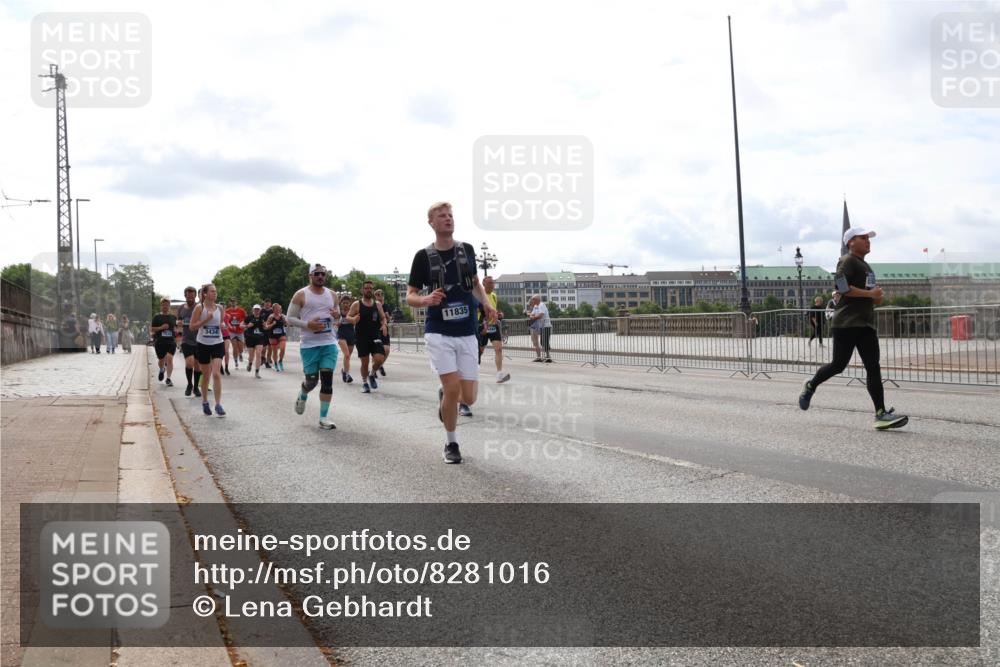 29.06.2025 - hella hamburg halbmarathon Lena Gebhardt http://msf.ph/oto/8281016 29.06.2025 10:20:31 Lombardsbrücke 595, 2018, 3434, 11835, 1011, 1046, 1069, 1471, 1474, 2053, 2064, 2101, 2325, 2478, 2834, 3247, 3278, 3434, 3733, 3781, 3842, 4154, 4166, 4288, 4422, 4585, 4614, 4737, 4739, 4754, 4869, 5181, 5556, 5625, 5659, 5811, 5812, 5831, 5937, 6608, 6951, 7018, 7101, 7131, 7739, 7744, 8025, 8387, 8462, 8588, 8738, 8940, 9136, 9196, 9722, 9735, 9873, 10041, 10050, 10350, 10414, 10550, 10595, 10613, 10647, 10701, 10754, 11100, 11603, 11835, 11995 meine-sportfotos.de