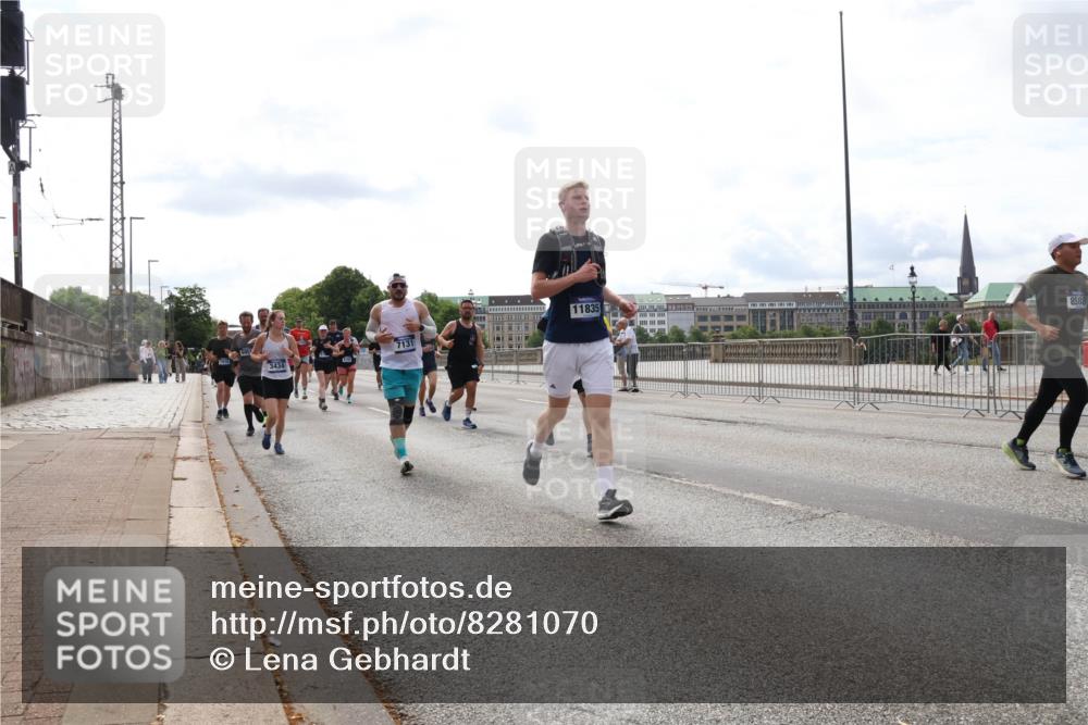 29.06.2025 - hella hamburg halbmarathon Lena Gebhardt http://msf.ph/oto/8281070 29.06.2025 10:20:31 Lombardsbrücke 11835, 1011, 1046, 1069, 1471, 1474, 2053, 2064, 2101, 2325, 2478, 2834, 3247, 3278, 3434, 3733, 3781, 3842, 4154, 4166, 4288, 4422, 4585, 4614, 4737, 4739, 4754, 4869, 5181, 5556, 5625, 5659, 5811, 5812, 5831, 5937, 6608, 6951, 7018, 7101, 7131, 7739, 7744, 8025, 8387, 8462, 8588, 8738, 8940, 9136, 9196, 9722, 9735, 9873, 10041, 10050, 10350, 10414, 10550, 10595, 10613, 10647, 10701, 10754, 11100, 11603, 11835, 11995 meine-sportfotos.de