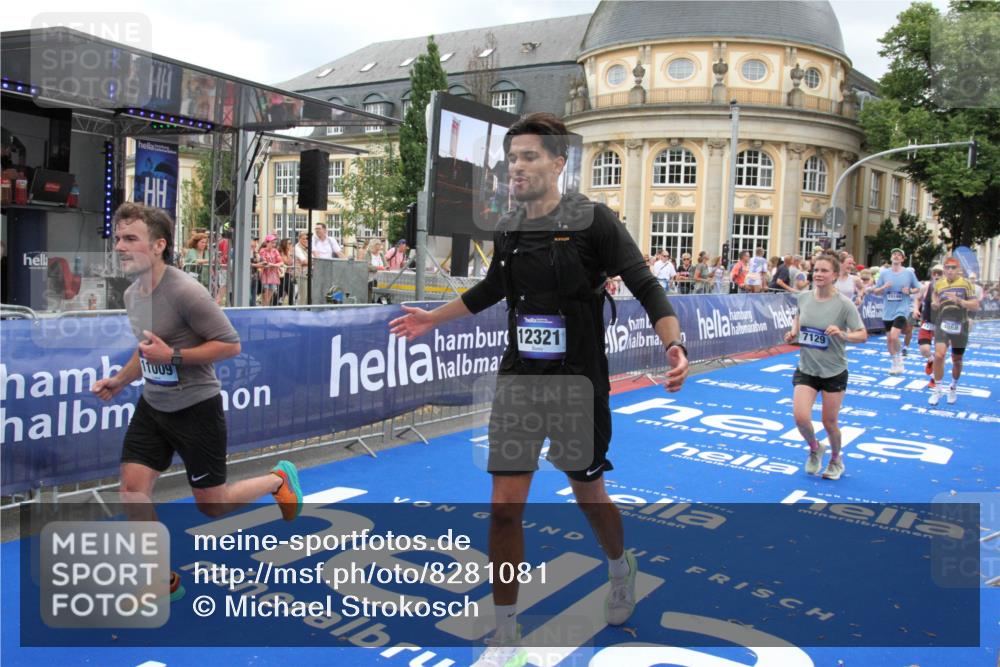 29.06.2025 - hella hamburg halbmarathon Michael Strokosch http://msf.ph/oto/8281081 29.06.2025 10:54:32 Ziel 2474, 3426, 3794, 4635, 4868, 7129, 8798, 11009, 11797, 11799, 12321, 12362, 12607, 15146, 16327, 19067 meine-sportfotos.de