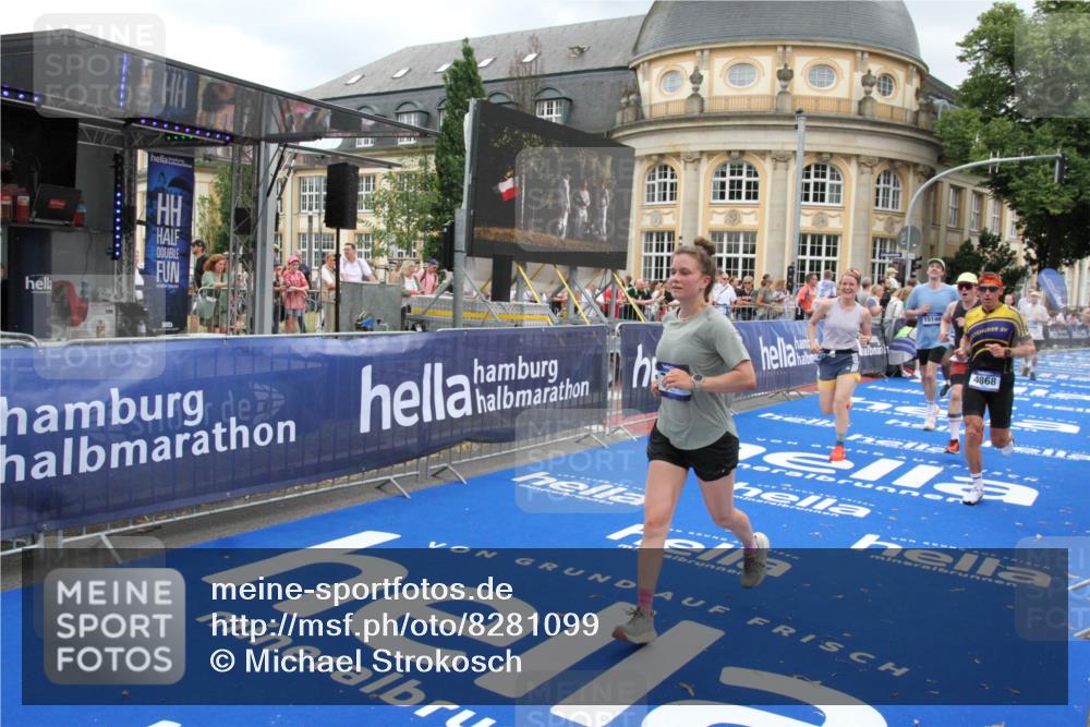 29.06.2025 - hella hamburg halbmarathon Michael Strokosch http://msf.ph/oto/8281099 29.06.2025 10:54:33 Ziel 2474, 3426, 3794, 4868, 5259, 7129, 8798, 11009, 11797, 11799, 12321, 12607, 15146, 16327, 19067 meine-sportfotos.de