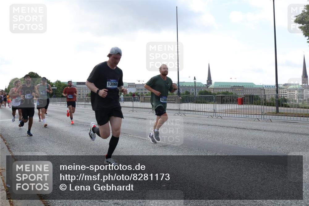 29.06.2025 - hella hamburg halbmarathon Lena Gebhardt http://msf.ph/oto/8281173 29.06.2025 09:45:35 Lombardsbrücke 11120, 1707, 8190, 10876, 13066, 1230, 57, 1686, 1707, 1758, 1990, 2689, 2746, 3043, 4050, 4129, 4679, 4698, 4749, 5070, 5187, 5328, 5550, 5746, 5826, 6358, 6781, 6878, 7272, 7389, 7481, 7651, 7723, 7965, 8190, 8209, 8883, 9137, 9381, 9571, 9634, 10017, 10171, 10270, 10484, 10486, 10876, 11120, 11413, 11857, 12049, 12232, 12234, 12308, 12595, 12691, 12988, 13066, 13343, 13618, 13686, 14028, 14140, 14289, 15672, 15883, 16157, 16713, 16818, 17428 meine-sportfotos.de