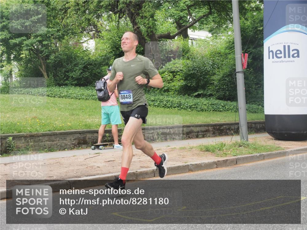 29.06.2025 - hella hamburg halbmarathon KatJ http://msf.ph/oto/8281180 29.06.2025 10:10:42 Zwischen KM18-KM19  meine-sportfotos.de