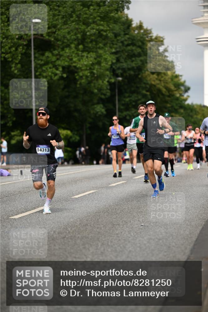 29.06.2025 - hella hamburg halbmarathon Dr. Thomas Lammeyer http://msf.ph/oto/8281250 29.06.2025 10:15:49 Kennedybrücke 1062, 1790, 2661, 3746, 3837, 5254, 6966, 7370, 7474, 7571, 8368, 9119, 9254, 9405, 10042 meine-sportfotos.de
