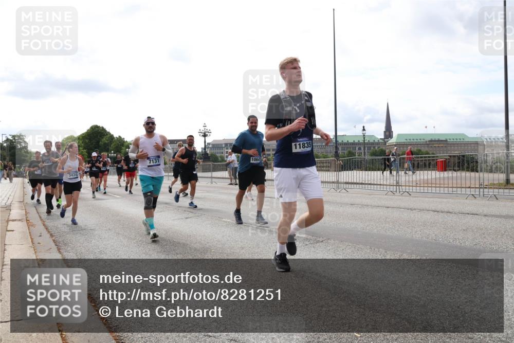 29.06.2025 - hella hamburg halbmarathon Lena Gebhardt http://msf.ph/oto/8281251 29.06.2025 10:20:32 Lombardsbrücke 7018, 6951, 7131, 3434, 10647, 11835, 1011, 1046, 1069, 1471, 1474, 2053, 2101, 2325, 2478, 2834, 3247, 3434, 3733, 3781, 3842, 4154, 4166, 4288, 4422, 4585, 4614, 4737, 4739, 4754, 4869, 5181, 5556, 5625, 5659, 5811, 5812, 5831, 5937, 6608, 6951, 7018, 7101, 7131, 7739, 7744, 8025, 8462, 8588, 8738, 8940, 9136, 9196, 9722, 9735, 9873, 10041, 10050, 10350, 10414, 10550, 10595, 10613, 10647, 10701, 10754, 11100, 11603, 11835, 11995 meine-sportfotos.de