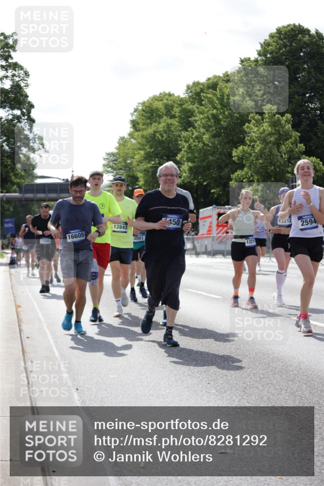 29.06.2025 - hella hamburg halbmarathon Jannik Wohlers http://msf.ph/oto/8281292 29.06.2025 10:02:53 Lombardsbrücke 1114, 1135, 1138, 1414, 1450, 1885, 2594, 2619, 2782, 3572, 4511, 6453, 7210, 7211, 7290, 7706, 7935, 9439, 9453, 10824, 11556, 12177, 12211, 12212, 12843, 13036, 13474, 13664, 13732, 13857, 13874, 13976, 14225, 14493, 15539, 16355, 16605, 17096, 18028 meine-sportfotos.de