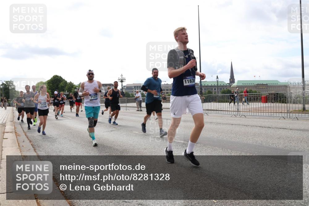 29.06.2025 - hella hamburg halbmarathon Lena Gebhardt http://msf.ph/oto/8281328 29.06.2025 10:20:32 Lombardsbrücke 6951, 3434, 7131, 064, 11835, 1011, 1046, 1069, 1471, 1474, 2053, 2101, 2325, 2478, 2834, 3247, 3434, 3733, 3781, 3842, 4154, 4166, 4288, 4422, 4585, 4614, 4737, 4739, 4754, 4869, 5181, 5556, 5625, 5659, 5811, 5812, 5831, 5937, 6608, 6951, 7018, 7101, 7131, 7739, 7744, 8025, 8462, 8588, 8738, 8940, 9136, 9196, 9722, 9735, 9873, 10041, 10050, 10350, 10414, 10550, 10595, 10613, 10647, 10701, 10754, 11100, 11603, 11835, 11995 meine-sportfotos.de