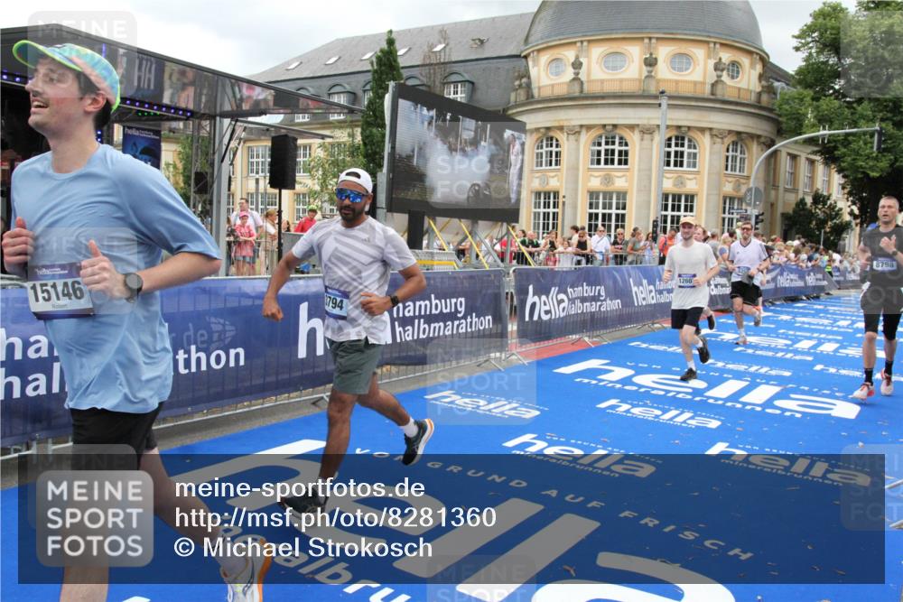 29.06.2025 - hella hamburg halbmarathon Michael Strokosch http://msf.ph/oto/8281360 29.06.2025 10:54:36 Ziel 2474, 3794, 4868, 5259, 8798, 9012, 10040, 10368, 10376, 11797, 11799, 12607, 15146 meine-sportfotos.de