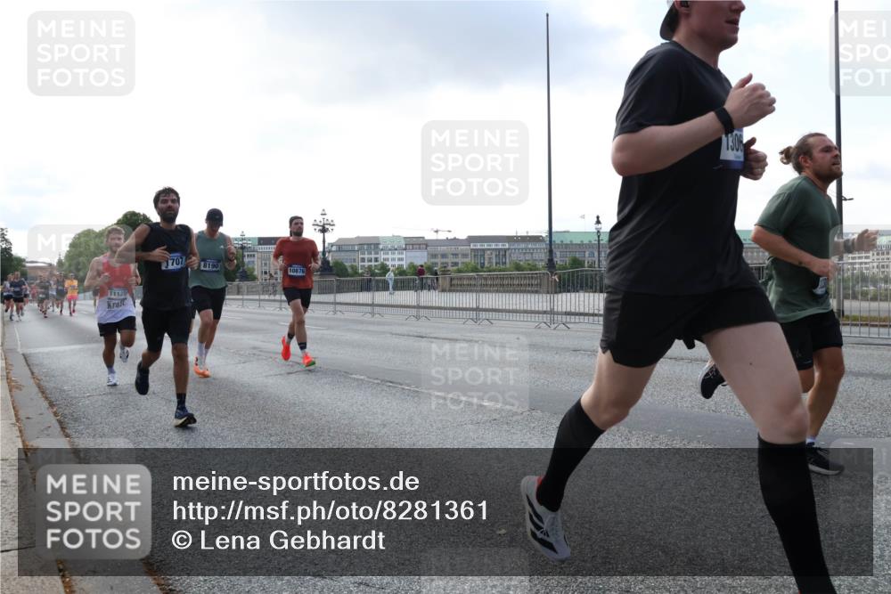 29.06.2025 - hella hamburg halbmarathon Lena Gebhardt http://msf.ph/oto/8281361 29.06.2025 09:45:35 Lombardsbrücke 11120, 707, 8190, 10876, 1306, 57, 1686, 1707, 1758, 1990, 2689, 2746, 3043, 4050, 4129, 4679, 4698, 4749, 5070, 5187, 5328, 5550, 5746, 5826, 6358, 6781, 6878, 7272, 7389, 7481, 7651, 7723, 7965, 8190, 8209, 8883, 9137, 9381, 9571, 9634, 10017, 10171, 10270, 10484, 10486, 10876, 11120, 11413, 11857, 12049, 12232, 12234, 12308, 12595, 12691, 12988, 13066, 13343, 13618, 13686, 14028, 14140, 14289, 15672, 15883, 16157, 16713, 16818, 17428 meine-sportfotos.de