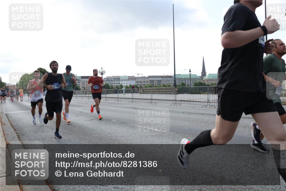 29.06.2025 - hella hamburg halbmarathon Lena Gebhardt http://msf.ph/oto/8281386 29.06.2025 09:45:35 Lombardsbrücke 11120, 1707, 190, 10876, 1230, 57, 1686, 1707, 1758, 1990, 2689, 2746, 3043, 4050, 4129, 4679, 4698, 4749, 5070, 5187, 5328, 5550, 5746, 5826, 6358, 6781, 6878, 7272, 7389, 7481, 7651, 7723, 7965, 8190, 8209, 8883, 9137, 9381, 9571, 9634, 10017, 10171, 10270, 10484, 10486, 10876, 11120, 11413, 11857, 12049, 12232, 12234, 12308, 12595, 12691, 12988, 13066, 13343, 13618, 13686, 14028, 14140, 14289, 15672, 15883, 16157, 16713, 16818, 17428 meine-sportfotos.de