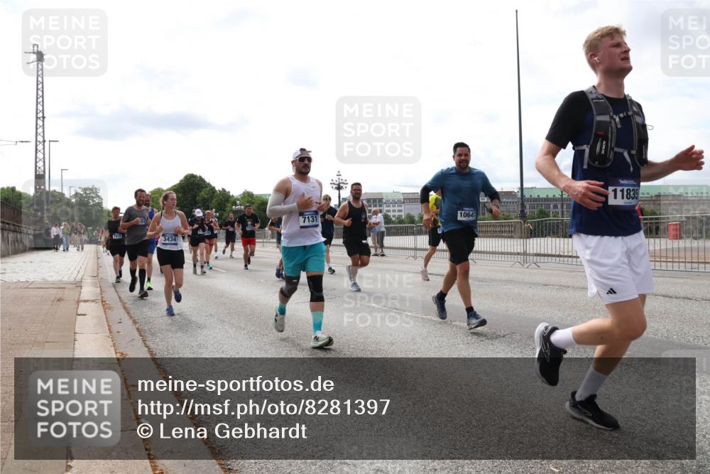 29.06.2025 - hella hamburg halbmarathon Lena Gebhardt http://msf.ph/oto/8281397 29.06.2025 10:20:32 Lombardsbrücke 7131, 3434, 10647, 11835, 1011, 1046, 1069, 1471, 1474, 2053, 2101, 2325, 2478, 2834, 3247, 3434, 3733, 3781, 3842, 4154, 4166, 4288, 4422, 4585, 4614, 4737, 4739, 4754, 4869, 5181, 5556, 5625, 5659, 5811, 5812, 5831, 5937, 6608, 6951, 7018, 7101, 7131, 7739, 7744, 8025, 8462, 8588, 8738, 8940, 9136, 9196, 9722, 9735, 9873, 10041, 10050, 10350, 10414, 10550, 10595, 10613, 10647, 10701, 10754, 11100, 11603, 11835, 11995 meine-sportfotos.de