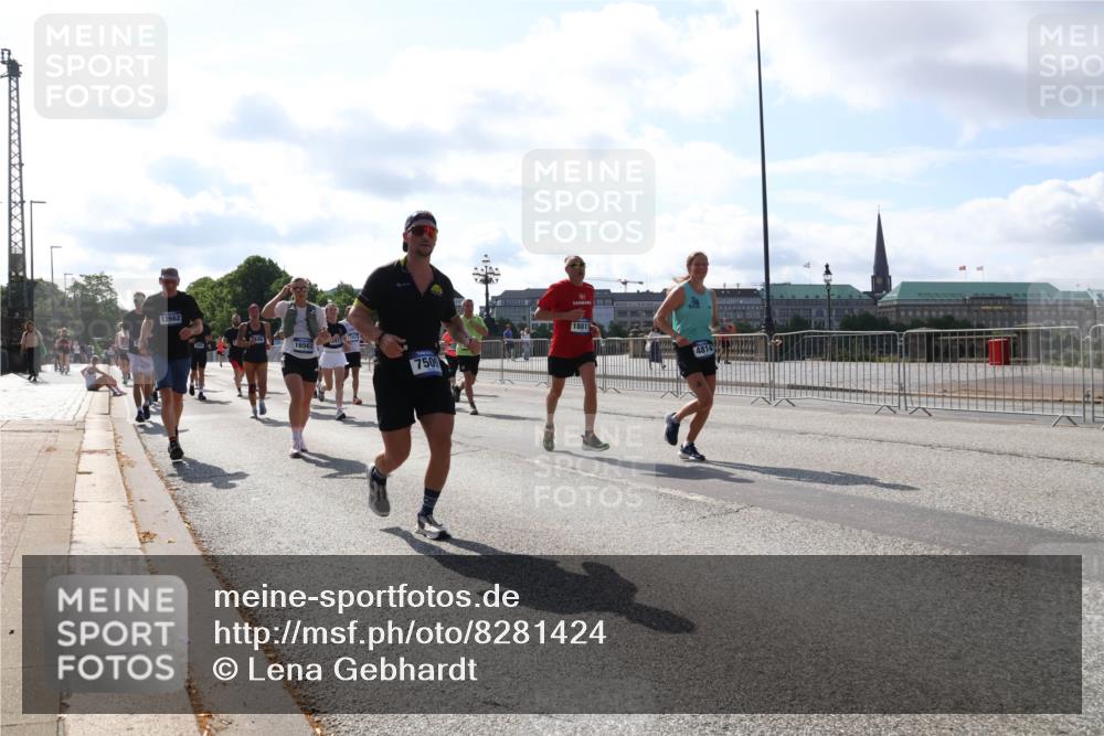 29.06.2025 - hella hamburg halbmarathon Lena Gebhardt http://msf.ph/oto/8281424 29.06.2025 09:58:08 Lombardsbrücke 1034, 1094, 1179, 1190, 1258, 1320, 1321, 1335, 1563, 1815, 1870, 2034, 2070, 2138, 2397, 2417, 2448, 2612, 2636, 2656, 2711, 2946, 3058, 3091, 3114, 3251, 4379, 4814, 4903, 5032, 5093, 5305, 5672, 5721, 5775, 6164, 6272, 6355, 6356, 6569, 6580, 6585, 6628, 6754, 6776, 6897, 7065, 7134, 7409, 7478, 7509, 7594, 7646, 7724, 7856, 7896, 7952, 7973, 7976, 8154, 8311, 8508, 8590, 8825, 9012, 9057, 9562, 9656, 10084 meine-sportfotos.de