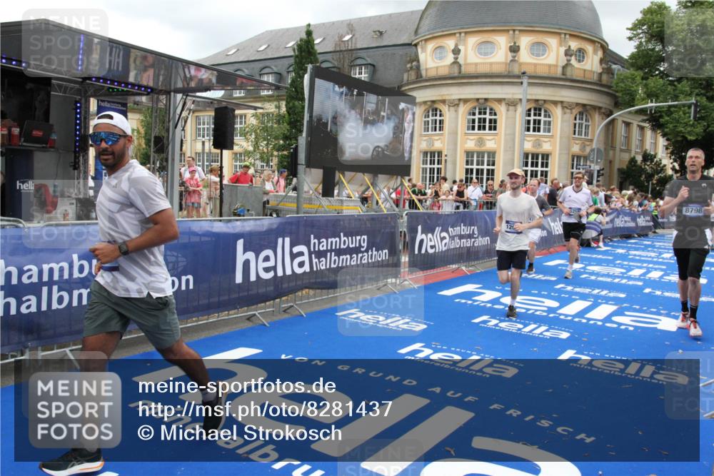 29.06.2025 - hella hamburg halbmarathon Michael Strokosch http://msf.ph/oto/8281437 29.06.2025 10:54:37 Ziel 2474, 3794, 5259, 8798, 9012, 10040, 10368, 10376, 11797, 11799, 12607, 15146 meine-sportfotos.de