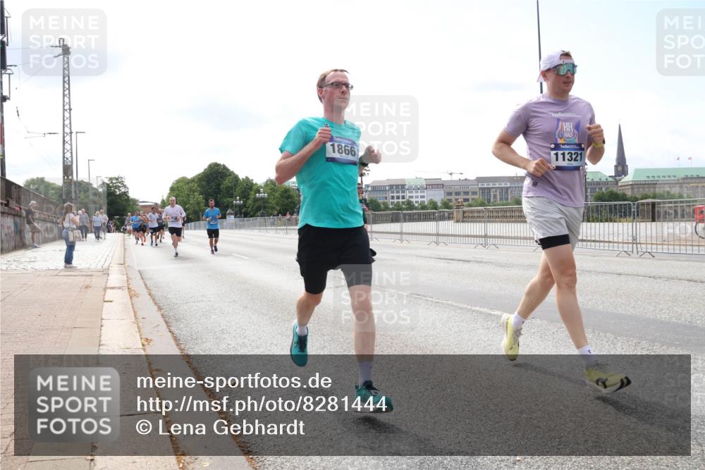 29.06.2025 - hella hamburg halbmarathon Lena Gebhardt http://msf.ph/oto/8281444 29.06.2025 10:11:35 Lombardsbrücke 1328, 1531, 1723, 1866, 1992, 3363, 3837, 4227, 5254, 5379, 5605, 7271, 7571, 8115, 8171, 8206, 8207, 8368, 8561, 8807, 8810, 9119, 9191, 9428, 10042, 10196, 10372, 10428, 11149, 11321, 11507, 11755, 12286, 12473, 13177, 13203, 13603, 13939, 14008, 14149, 14384, 15009, 15252, 15797, 15908, 15945, 16383, 17080, 17142, 17638, 17774, 17787, 17866, 18278, 18382, 19172, 19241 meine-sportfotos.de