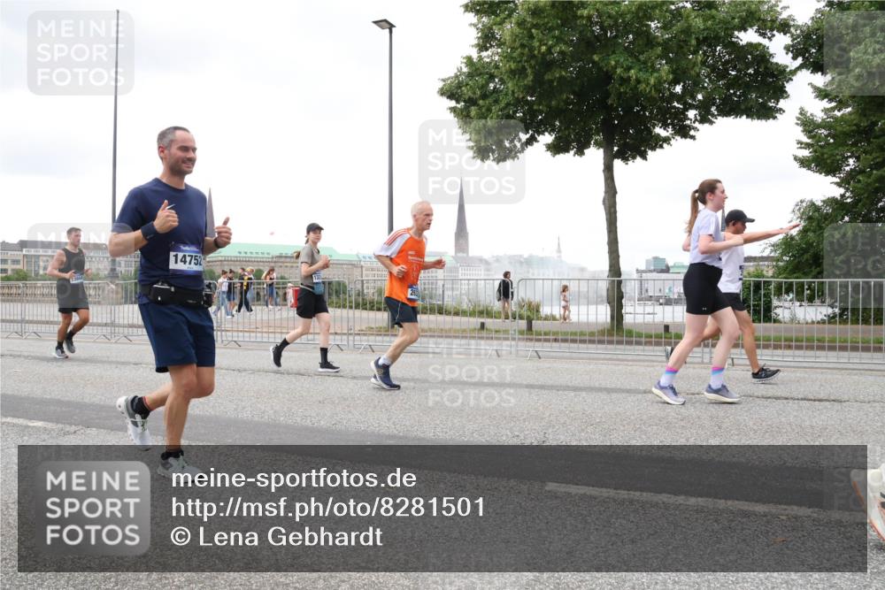 29.06.2025 - hella hamburg halbmarathon Lena Gebhardt http://msf.ph/oto/8281501 29.06.2025 10:54:58 Lombardsbrücke 14752, 1013, 1198, 2084, 2090, 2244, 2452, 2566, 2586, 2632, 3002, 3274, 4039, 4191, 4192, 5185, 5216, 5392, 5500, 5727, 5882, 5993, 6279, 6395, 6396, 6839, 6944, 6982, 7219, 7238, 7766, 7986, 8012, 8186, 8403, 8519, 9521, 9596, 10109, 10331, 10458, 10471, 10686, 11033, 11226, 11287, 11567, 11569, 11737, 11788, 11908, 12147, 12148, 12240, 12268, 12270, 12930, 13098, 13272, 13283, 13548, 13944, 13945, 13979, 13980, 14515, 15160 meine-sportfotos.de