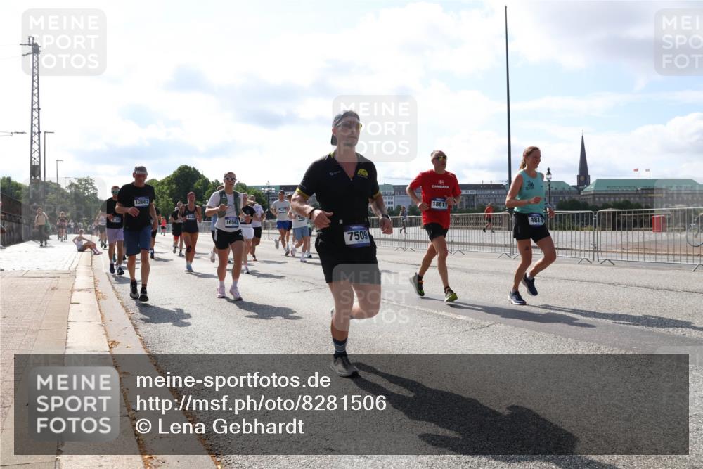 29.06.2025 - hella hamburg halbmarathon Lena Gebhardt http://msf.ph/oto/8281506 29.06.2025 09:58:08 Lombardsbrücke 6754, 12662, 16563, 7509, 18811, 4814, 1034, 1094, 1179, 1190, 1258, 1320, 1321, 1335, 1563, 1815, 1870, 2034, 2070, 2138, 2397, 2417, 2448, 2612, 2636, 2656, 2711, 2946, 3058, 3091, 3114, 3251, 4379, 4814, 4903, 5032, 5093, 5305, 5672, 5721, 5775, 6164, 6272, 6355, 6356, 6569, 6580, 6585, 6628, 6754, 6776, 6897, 7065, 7134, 7409, 7478, 7509, 7594, 7646, 7724, 7856, 7896, 7952, 7973, 7976, 8154, 8311, 8508, 8590, 8825, 9012, 9057, 9562, 9656, 10084 meine-sportfotos.de