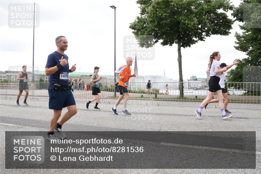29.06.2025 - hella hamburg halbmarathon Lena Gebhardt http://msf.ph/oto/8281536 29.06.2025 10:54:58 Lombardsbrücke 14752, 1394, 26, 1013, 1198, 2084, 2090, 2244, 2452, 2566, 2586, 2632, 3002, 3274, 4039, 4191, 4192, 5185, 5216, 5392, 5500, 5727, 5882, 5993, 6279, 6395, 6396, 6839, 6944, 6982, 7219, 7238, 7766, 7986, 8012, 8186, 8403, 8519, 9521, 9596, 10109, 10331, 10458, 10471, 10686, 11033, 11226, 11287, 11567, 11569, 11737, 11788, 11908, 12147, 12148, 12240, 12268, 12270, 12930, 13098, 13272, 13283, 13548, 13944, 13945, 13979, 13980, 14515, 15160 meine-sportfotos.de