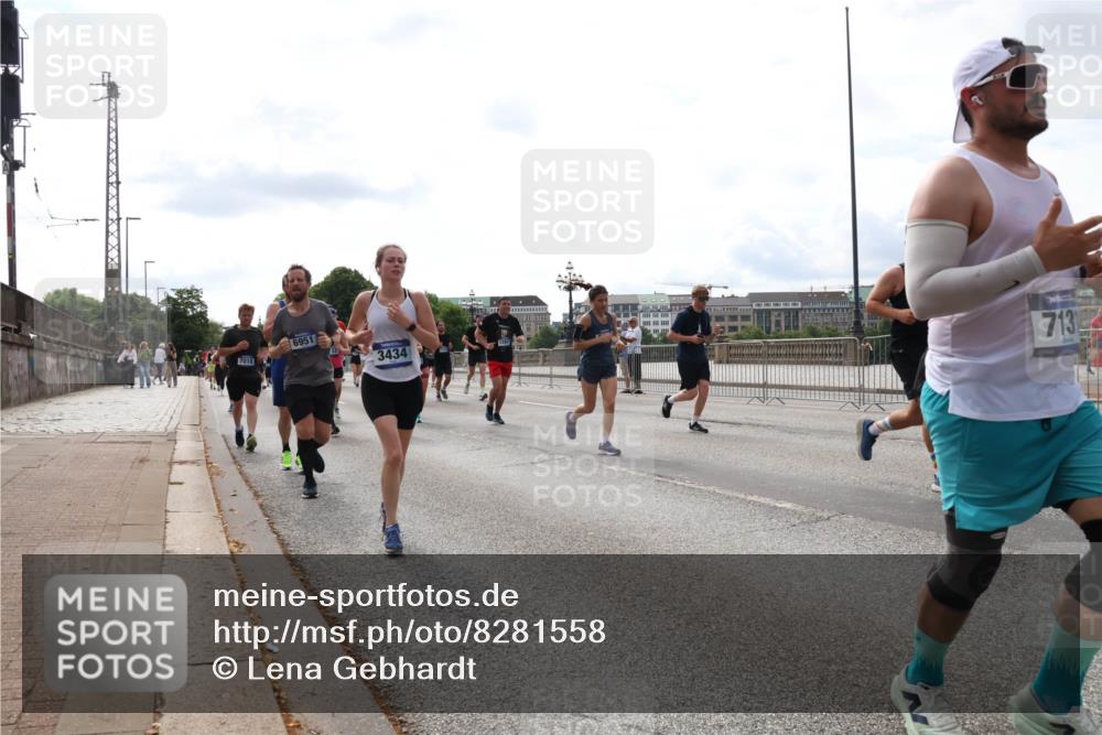 29.06.2025 - hella hamburg halbmarathon Lena Gebhardt http://msf.ph/oto/8281558 29.06.2025 10:20:33 Lombardsbrücke 7018, 6951, 3434, 713, 1011, 1046, 1069, 1471, 1474, 2053, 2101, 2325, 2478, 2834, 3247, 3434, 3733, 3781, 3842, 4154, 4166, 4288, 4422, 4585, 4614, 4737, 4739, 4754, 4869, 5181, 5556, 5625, 5659, 5811, 5812, 5831, 5937, 6608, 6951, 7018, 7101, 7131, 7739, 7744, 8025, 8462, 8588, 8940, 9136, 9196, 9722, 9735, 9873, 9981, 10041, 10050, 10350, 10414, 10550, 10595, 10613, 10647, 10754, 11100, 11145, 11603, 11835, 11995, 12844 meine-sportfotos.de