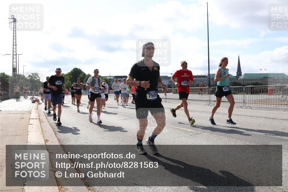 29.06.2025 - hella hamburg halbmarathon Lena Gebhardt http://msf.ph/oto/8281563 29.06.2025 09:58:08 Lombardsbrücke 12662, 8449, 6561, 7509, 1881, 4814, 1034, 1094, 1179, 1190, 1258, 1320, 1321, 1335, 1563, 1815, 1870, 2034, 2070, 2138, 2397, 2417, 2448, 2612, 2636, 2656, 2711, 2946, 3058, 3091, 3114, 3251, 4379, 4814, 4903, 5032, 5093, 5305, 5672, 5721, 5775, 6164, 6272, 6355, 6356, 6569, 6580, 6585, 6628, 6754, 6776, 6897, 7065, 7134, 7409, 7478, 7509, 7594, 7646, 7724, 7856, 7896, 7952, 7973, 7976, 8154, 8311, 8508, 8590, 8825, 9012, 9057, 9562, 9656, 10084 meine-sportfotos.de